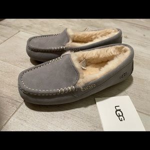 NWT light grey UGG moccasins! Never worn. Size 8.